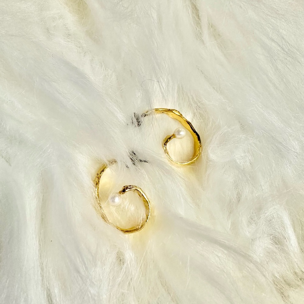 Fedoma gold and pearl earrings